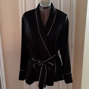 Victoria Secret's black Robe xl